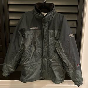 LAST CALL! Vintage “Columbia” Men’s Waterproof Ski and snowboarding Jacket! Sz L
